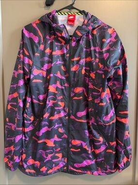 Nike Track & Field (NT&F) Camo Windrunner Women’s Jacket